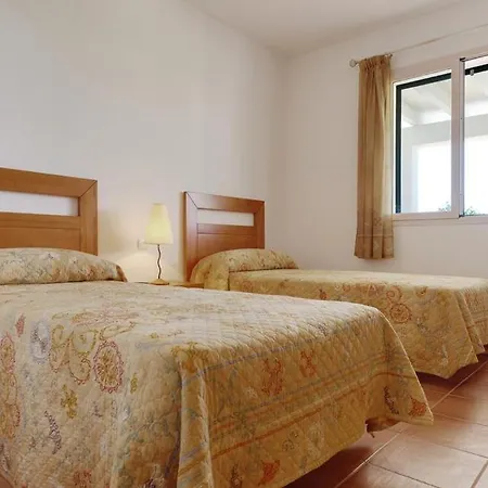 Sleeps 7 Pool Air Con Wifi Binissafuller